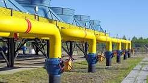Yellow gas pipelines and valves at a supply facility